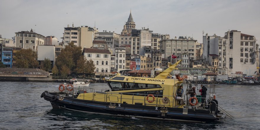  (HAVADAN FOTOĞRAFLARLA)  TÜBİTAK TEKNESİ HALİÇ'TE DENİZ SUYUNUN KALİTESİNİ ARAŞTIRIYOR