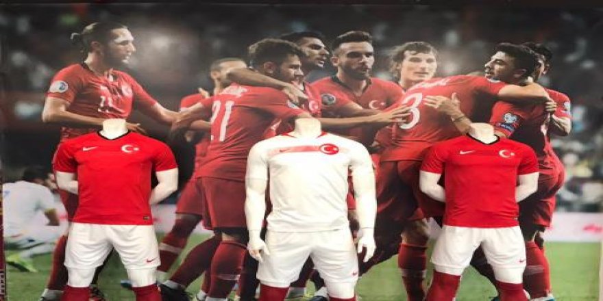 AY-YILDIZLI FORMALAR, TÜRK TELEKOM STADI'NDA SATIŞA SUNULDU