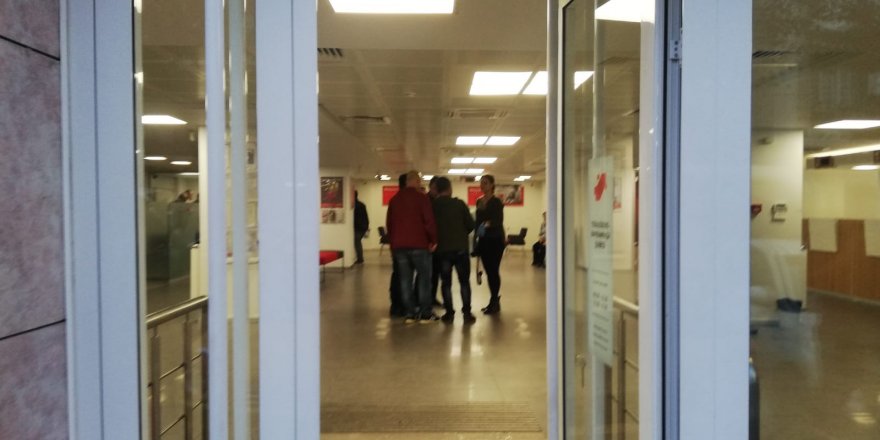 ESENLER'DE SOYGUN GİRİŞİMİNDE BULUNAN SİLAHLI ŞÜPHELİYİ VATANDAŞLAR YAKALADI (1)