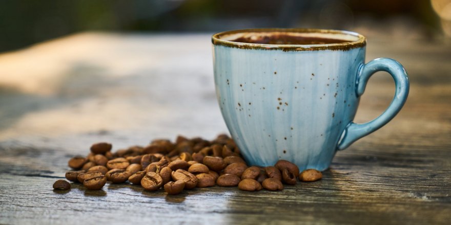 UZMANINDAN TAVSİYE: KAHVEYİ KALIN FİNCANDA İÇİN