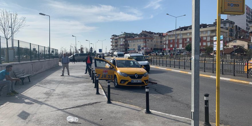 PENDİK'TE HASTANE ÖNÜNDE TARTIŞTIĞI YOLCU TAKSİCİYİ BACAĞINDAN VURDU 