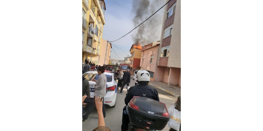 EK FOTOĞRAFLARLA GENİŞ HABER//PENDİK'TE 3 KATLI BİNANIN ÇATISI ALEV ALEV YANDI