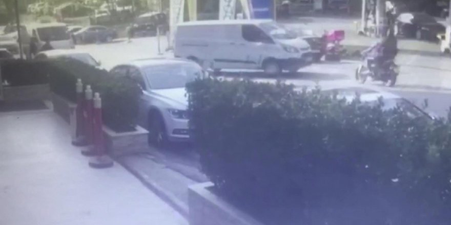 ŞİŞLİ'DE MOTOSİKLET SÜRÜCÜSÜNÜN ÖLDÜĞÜ KAZA KAMERADA