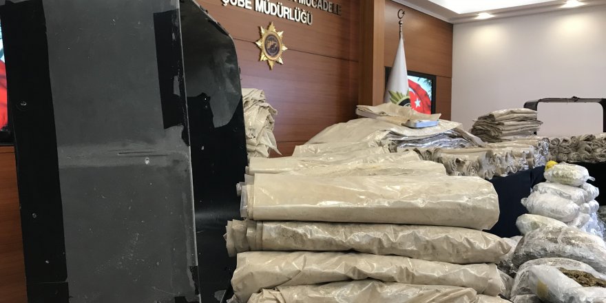 İSTANBUL'DA UYUŞTURUCU OPERASYONU KAMERADA; 320 KİLO EROİN BÖYLE BULUNDU