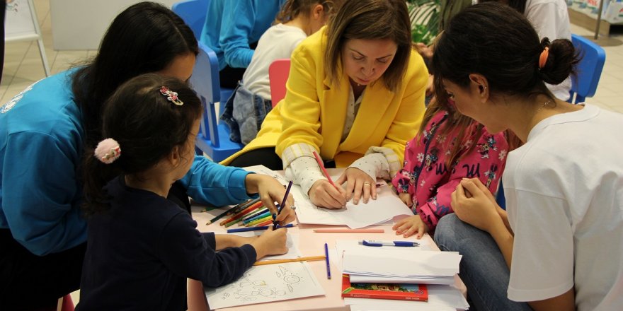 ÇOCUKLAR HAKLARINI BÜYÜKLERDEN DİNLEDİ