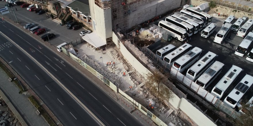 (HAVADAN FOTOĞRAFLARLA) - SARAYBURNU'NDAKİ SURLARIN RESTORASYONU DEVAM EDİYOR