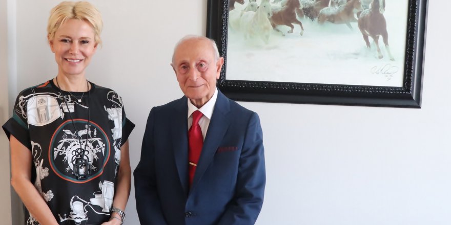 ÖĞRENCİSİ REKTÖR, HOCASI DEKAN