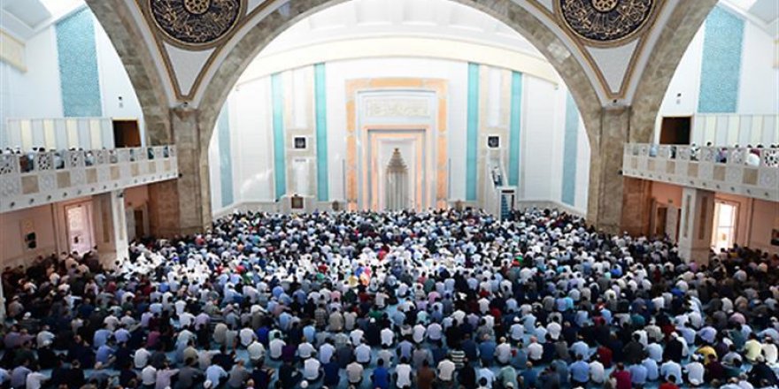 CUMA HUTBESİ: ZORLUK KARŞISINDA KENDİNE YA DA AİLEYE ZARAR VERMEK ÇÖZÜM DEĞİL