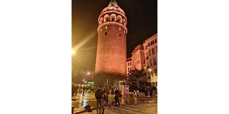 KADINA YÖNELİK ŞİDDETE "DUR" DEMEK İÇİN İSTANBUL TURUNCUYA BÜRÜNDÜ