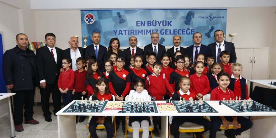 İŞ BANKASI 25 BİNİNCİ SATRANÇ SINIFINI AÇTI