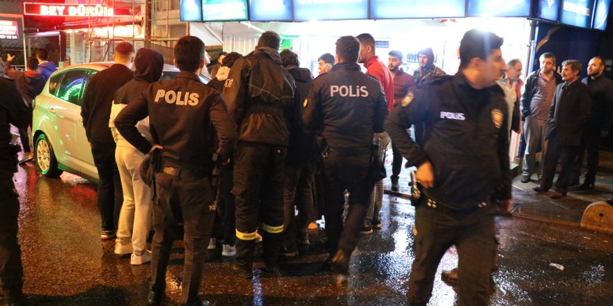 ÇEKMEKÖY'DE TRAFİK KAZASI SONRASI SİLAHLA ATEŞ EDİLDİ: 1 YARALI 2 GÖZALTI