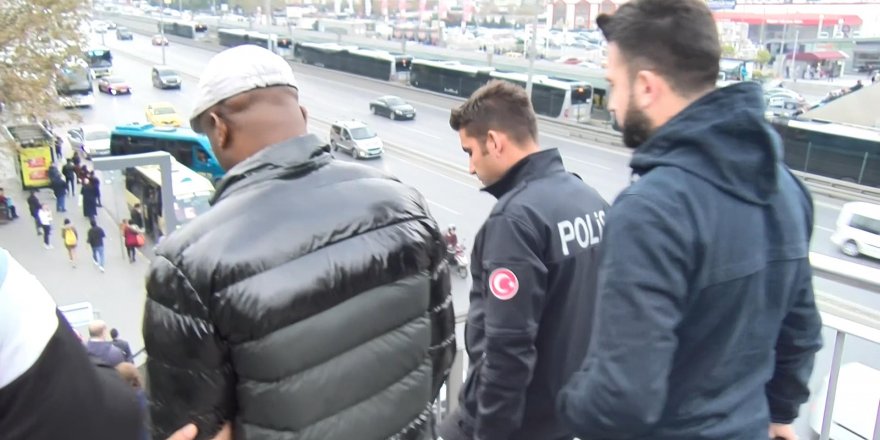 METROBÜSTE 2 SENEGALLİ 'KADINI TACİZ ETTİ' İDDİASI