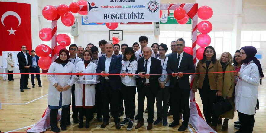 LİSELİ GENÇLER BAĞCILAR'DA TÜBİTAK 4006 BİLİM FUARI'NDA BULUŞTU