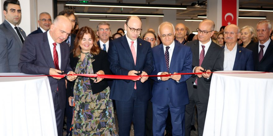 CERRAHPAŞA TIP'TA DEPREM GÜÇLENDİRİLMESİ YAPILAN AMFİLERDE DERSLERE BAŞLANDI