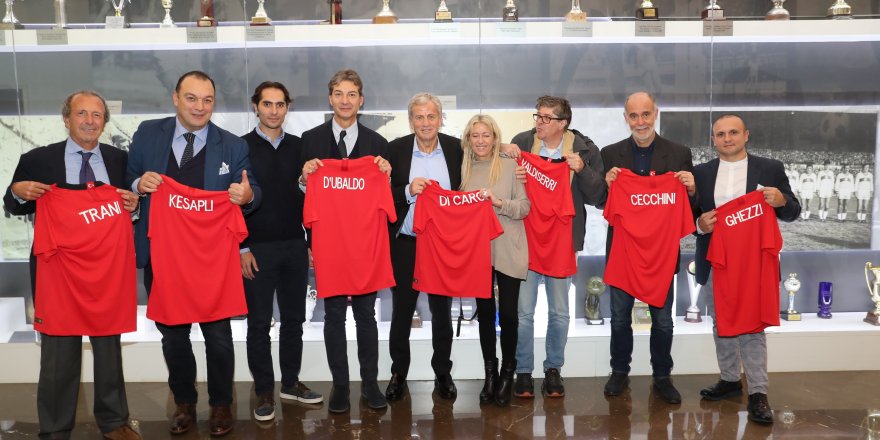 SERVET YARDIMCI'NDAN İTALYAN BASIN MENSUPLARINA ŞAMPİYONLAR LİGİ FİNALİ BİLGİLENDİRMESİ