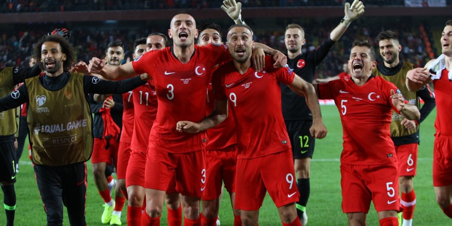 MERİH DEMİRAL'A BÜYÜK ONUR