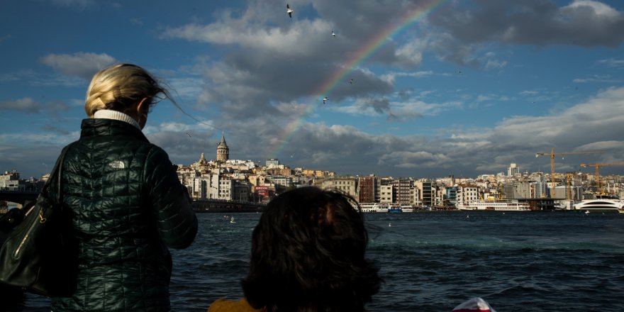 İSTANBUL'DA GÖKKUŞAĞI