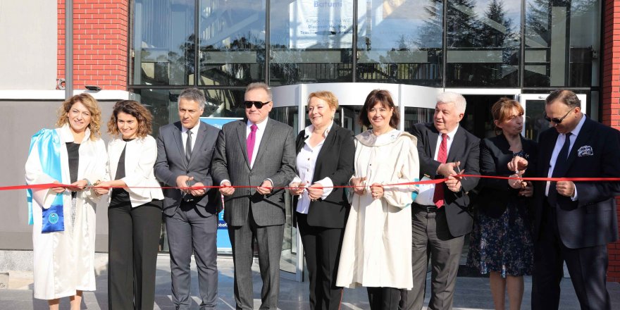 BAU INTERNATİONAL UNİVERSİTY BATUMİ’NİN YENİ HİZMET BİNASI AÇILDI