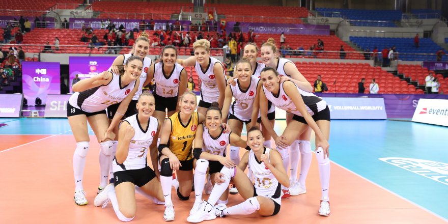 VAKIFBANK - DENTİL PRAİA CLUBE: 3-0