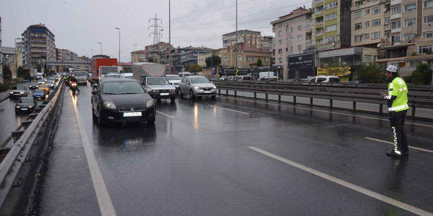 D-100’DE KAVGA: TARTIŞTIĞI SÜRÜCÜYE BÖYLE ÇARPTI