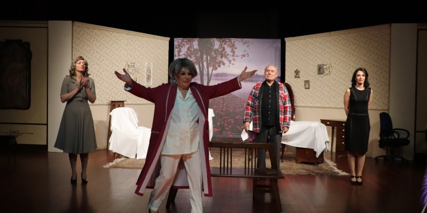 ‘ANNEME ARTIK DUR LAZIM’ OYUNU İKÜ’DE