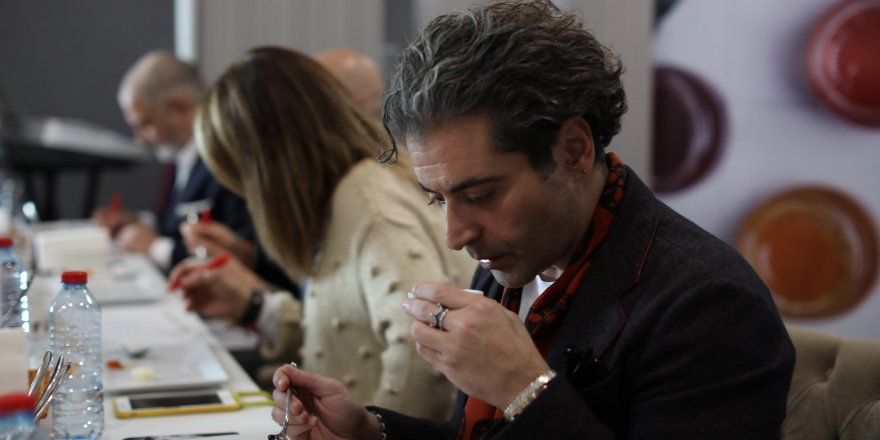 DÜNYACA ÜNLÜ ŞEFLERİN TERCİHİ DOMATES REÇELİ OLDU