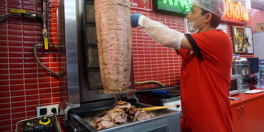 UCUZ DÖNERDE "YAĞ HİLESİ" TARTIŞMASI