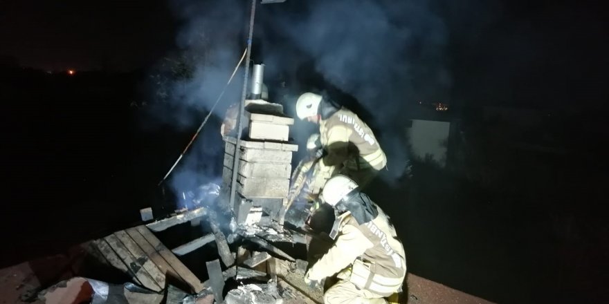 SİLİVRİ'DE ÇİFTLİK EVİNDE ÇATI YANGINI