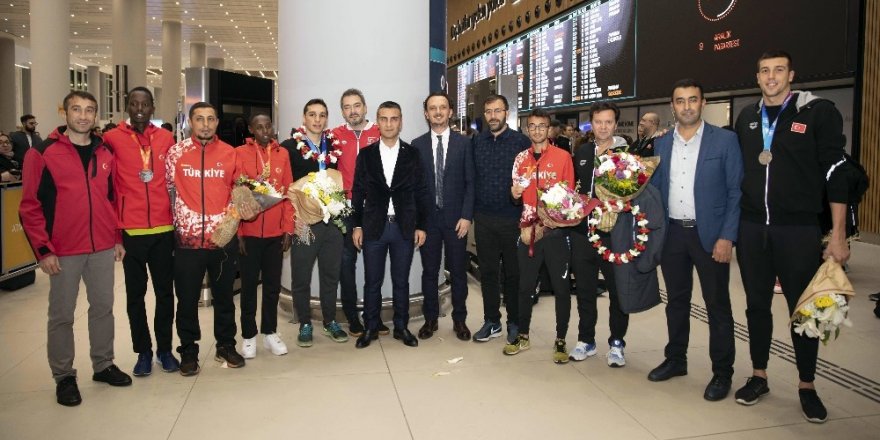 Avrupa’da Derece Elde Eden Milliler Yurda Döndü