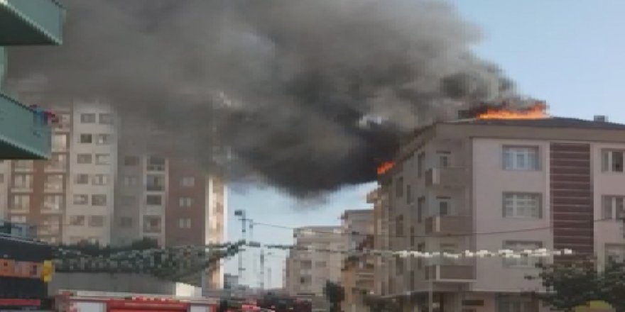 PENDİKTE 4 KATLI BİNANIN ÇATISI ALEV ALEV YANDI