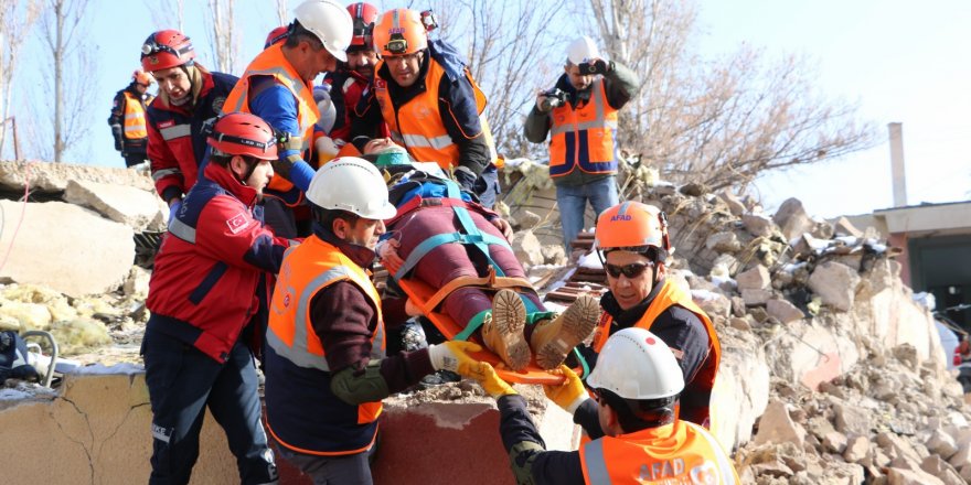 NİĞDE’DE GERÇEĞİ ARATMAYAN DEPREM TATBİKATI