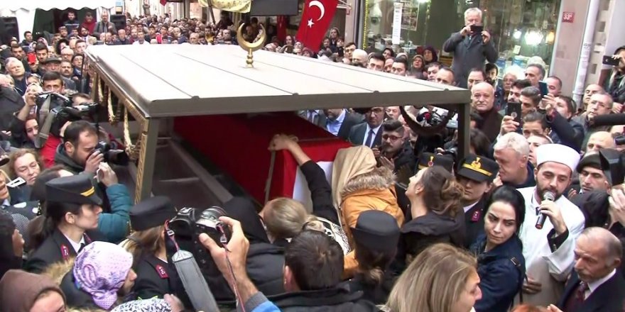 Bomba İmha Uzmanı Şehit Esra Çevik, Son Kez Annesinin Evine Getirildi