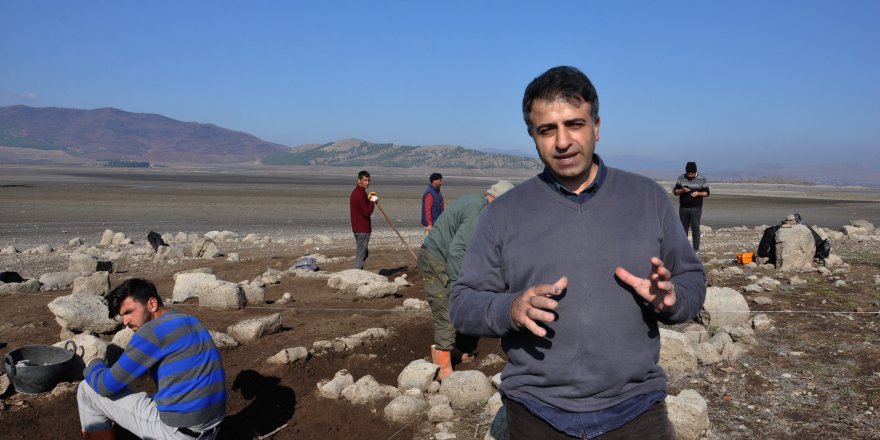 BARAJ SUYU ÇEKİLİNCE ORTAYA ÇIKAN HÖYÜKTE ARKEOLOJİK ÇALIŞMA BAŞLATILDI