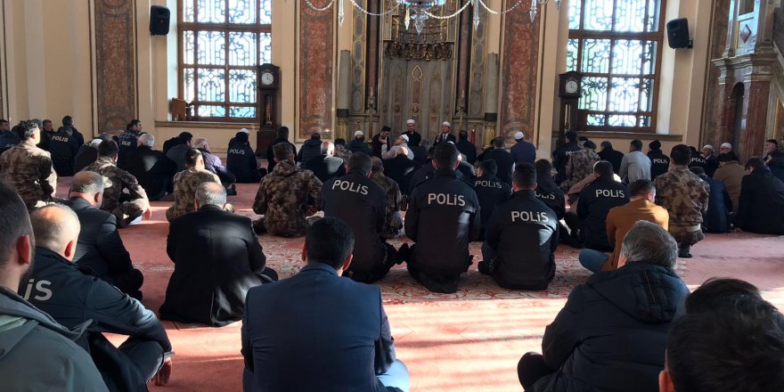 BEŞİKTAŞ'TAKİ TERÖR SALDIRISI ŞEHİTLERİ İÇİN MEVLİT OKUNDU