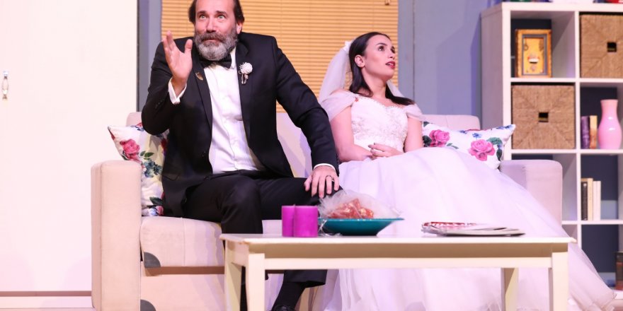 ‘BENCE HİÇ KOMİK DEĞİL’ KAPALI GİŞE OYNADI