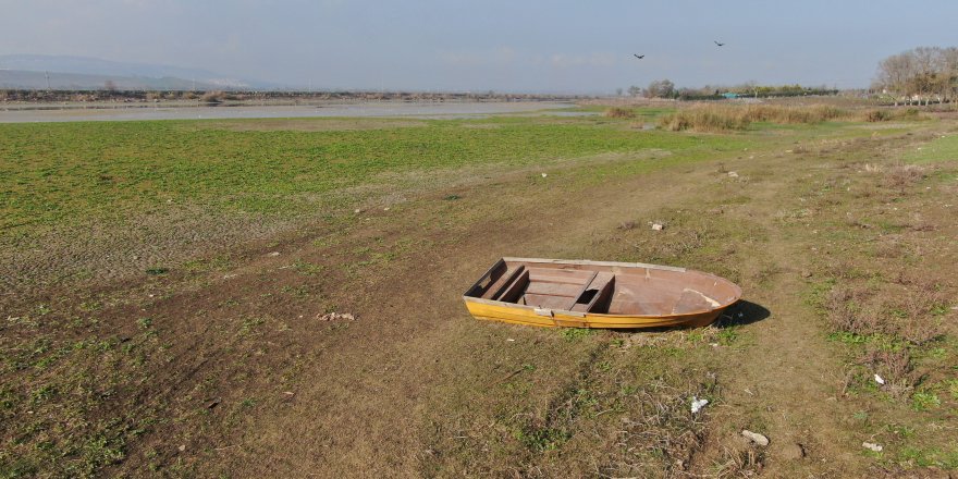 SU SEVİYESİ DÜŞTÜ, BARAJ ALTINDA KALAN YAPILAR ORTAYA ÇIKTI