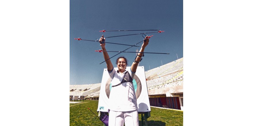 İZMİRLİ 14 YAŞINDAKİ REKORTMEN OKÇU