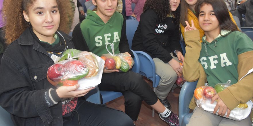 İZMİR'DE SEBZE HALİNDE YERLİ MALI HAFTASI KUTLANDI