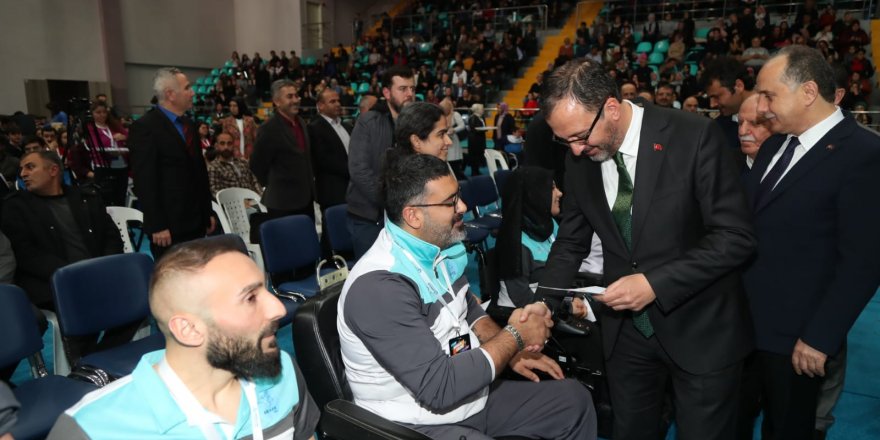 BAKAN KASAPOĞLU, GENÇLERE 2020 TOKYO OLİMPİYATLARI’NI HEDEF GÖSTERDİ