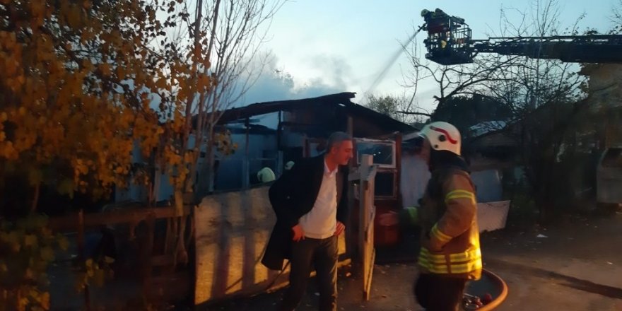 Pendik’te Evin Alev Alev Yandığı Anlar Kamerada
