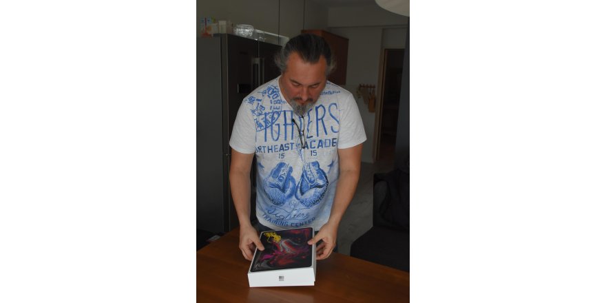 İNTERNETTEN ALDIĞI TABLETİN KUTUSUNDAN CAM PARÇASI ÇIKTI