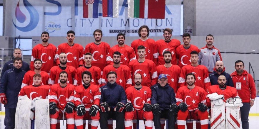 BUZ HOKEYİNDE İSTİKLAL MARŞI KRİZİ!