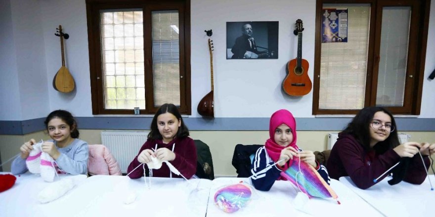 Hem Örgü Örüyorlar Hem Matematik Öğreniyorlar