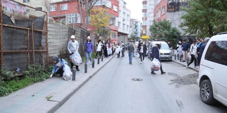 Toplum Gönüllüsü 80 Genç, Kanarya Mahallesi’nde Atık Topladı