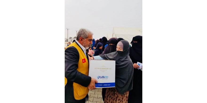 İdlib’e Gıda Ve Giyim Tırı