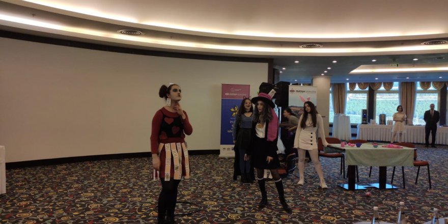 ROMAN KAHRAMANLARI SAHNEYE ÇIKTI