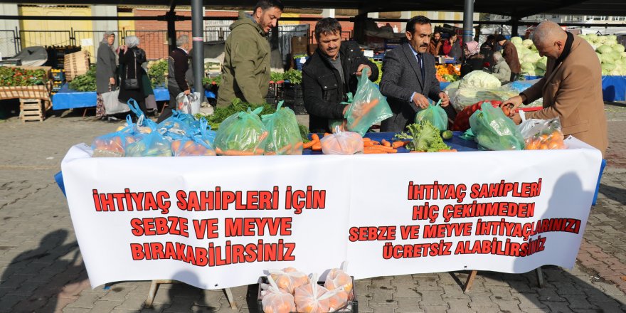 PAZARDA İHTİYAÇ SAHİPLERİ İÇİN TEZGAH KURULDU