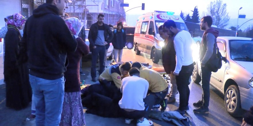 SULTANGAZİ'DE ANNE KIZA OTOMOBİL ÇARPTI