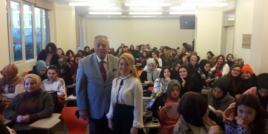 Üsküdar Üniversitesi’nde Sigaranın Zararları Anlatılıyor