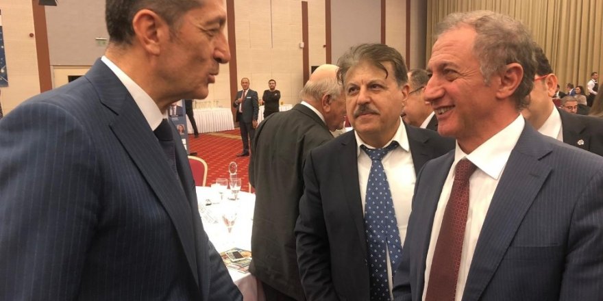 “Milli Eğitim Bakanı Ziya Selçuk ‘Yılın Devlet Adamı’ Seçildi”